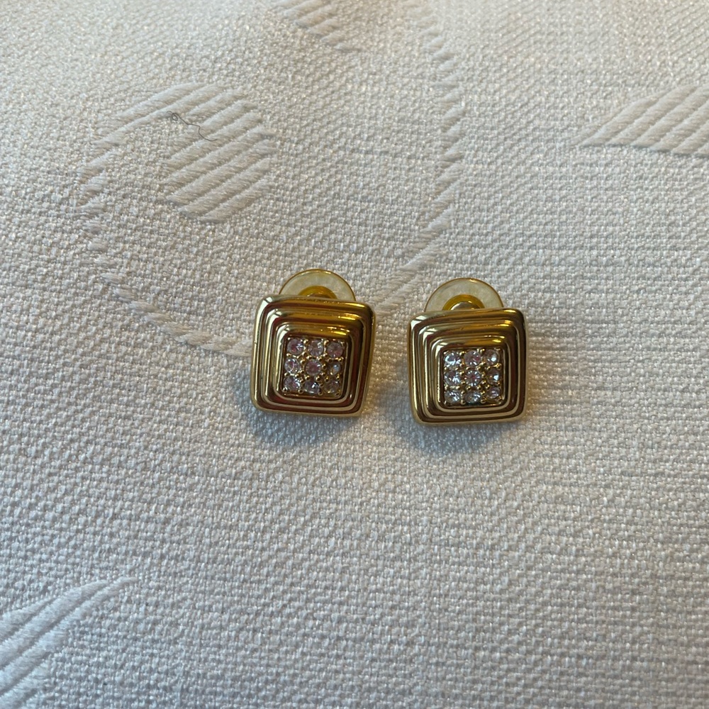 Earring studs